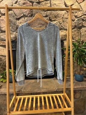 2 LIV lightweight distressed women’s hoodie